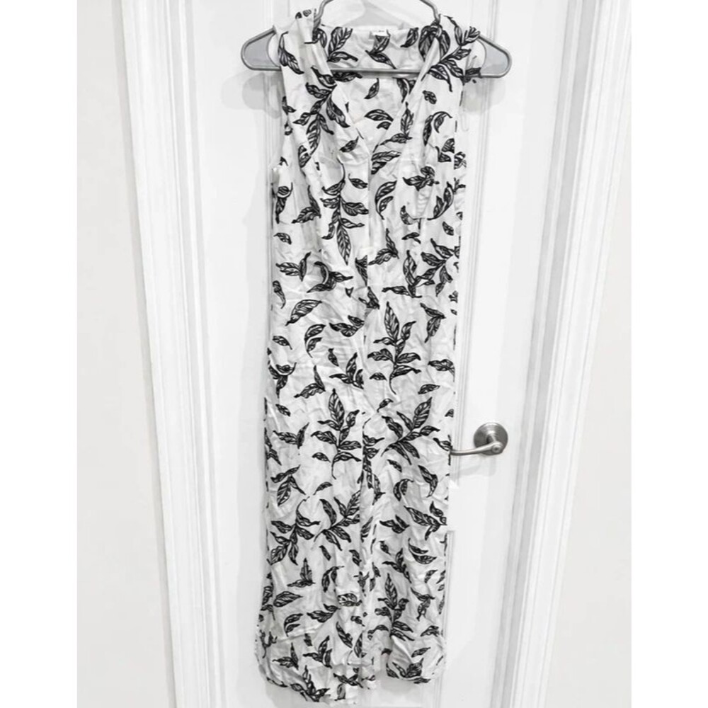 Tahari Women’s Size 8 White Black Leaf Print Sleeveless Wide Leg Jumpsuit